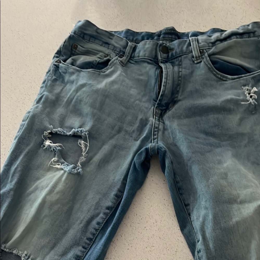 Aeropostale size 32/30 Men’s Distressed Blue Jeans